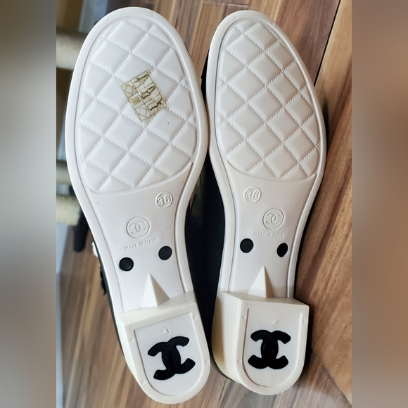 Chanel Rain Boots with Flowers - Picture 8 of 11